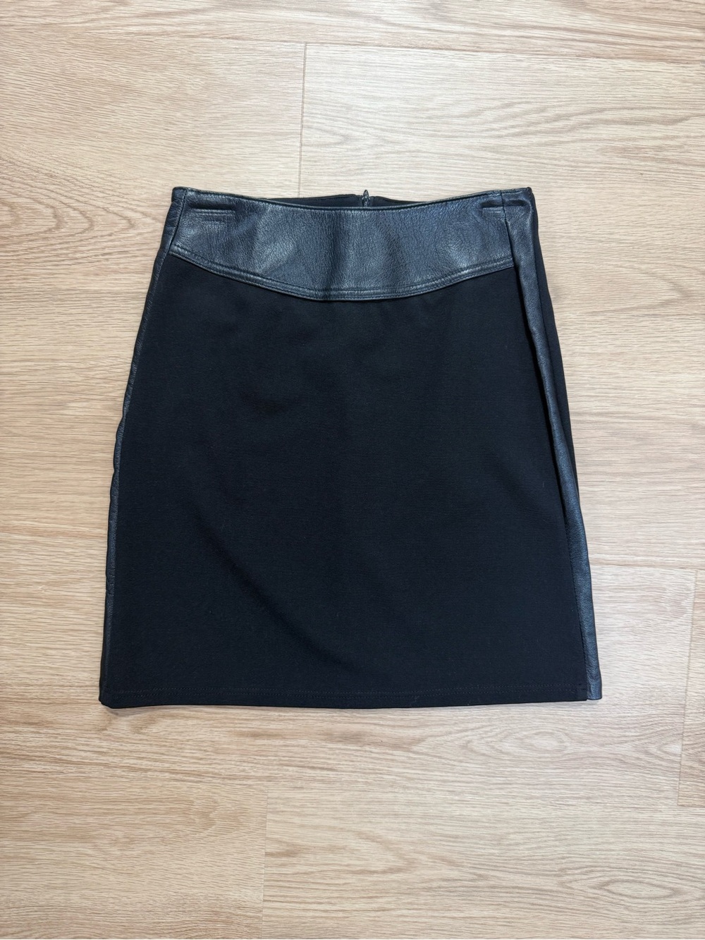 Vintage Isabel USA black Genuine leather skirt, size 4